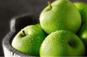 Nằm mơ thấy quả táo đánh con gì